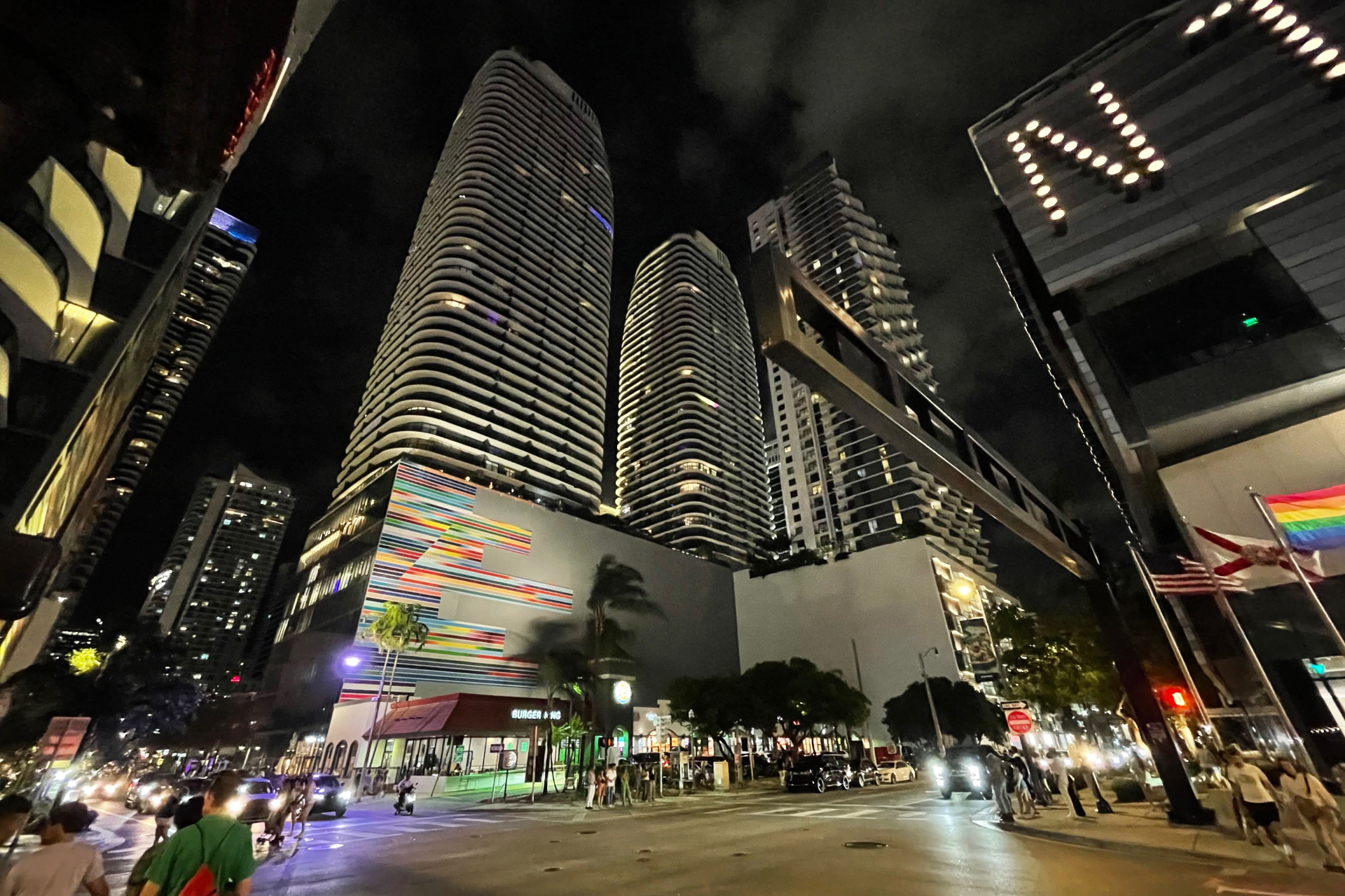 Cómo aprovechar mejor tu tiempo en un viaje, Downtown de noche